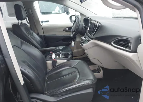 2017 Chrysler Pacifica Touring-L z USA, uszkodzony, nr VIN 2C4RC1BG9HR524022